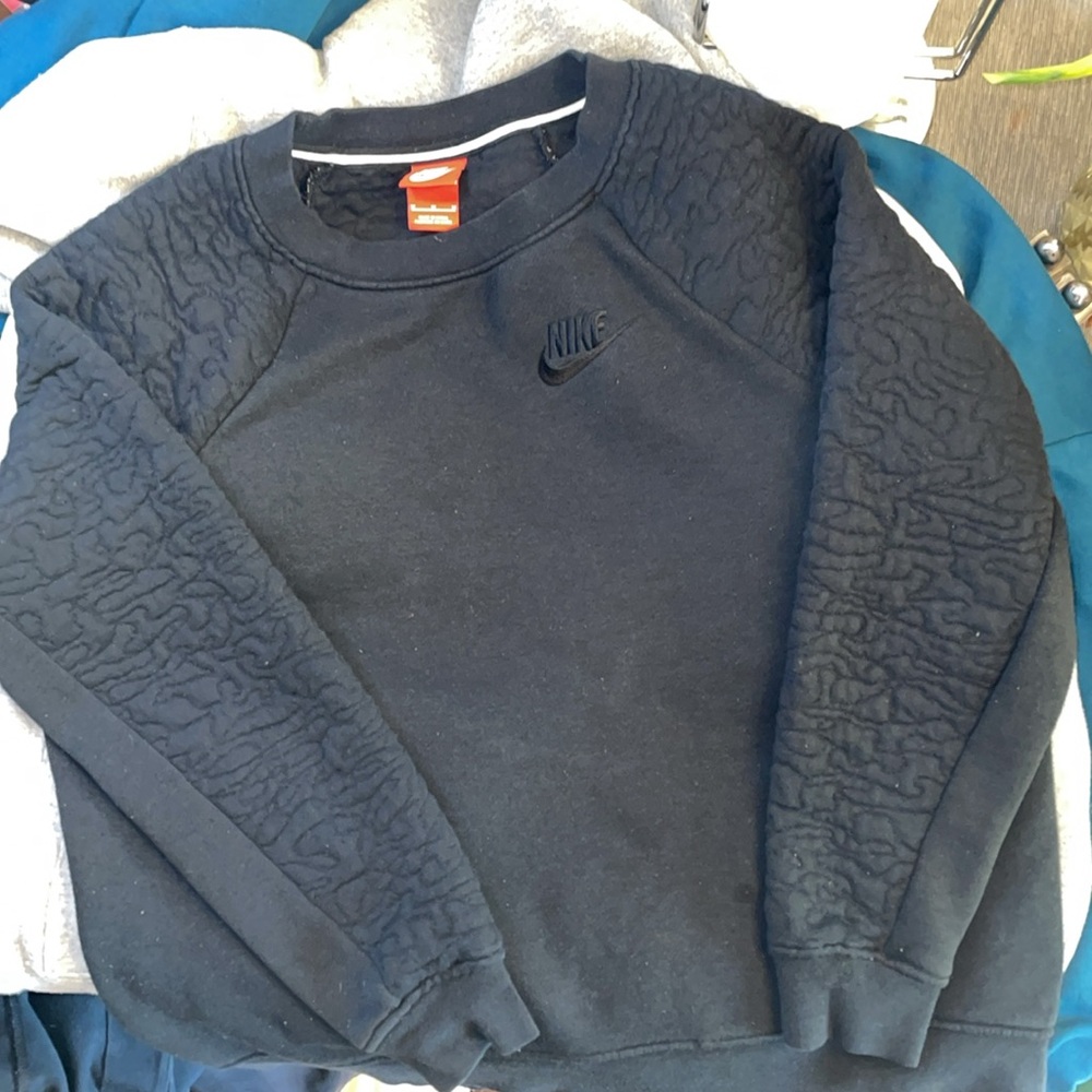 Pre-loved NIKE tech sweatshirt-textured sleeve and back.